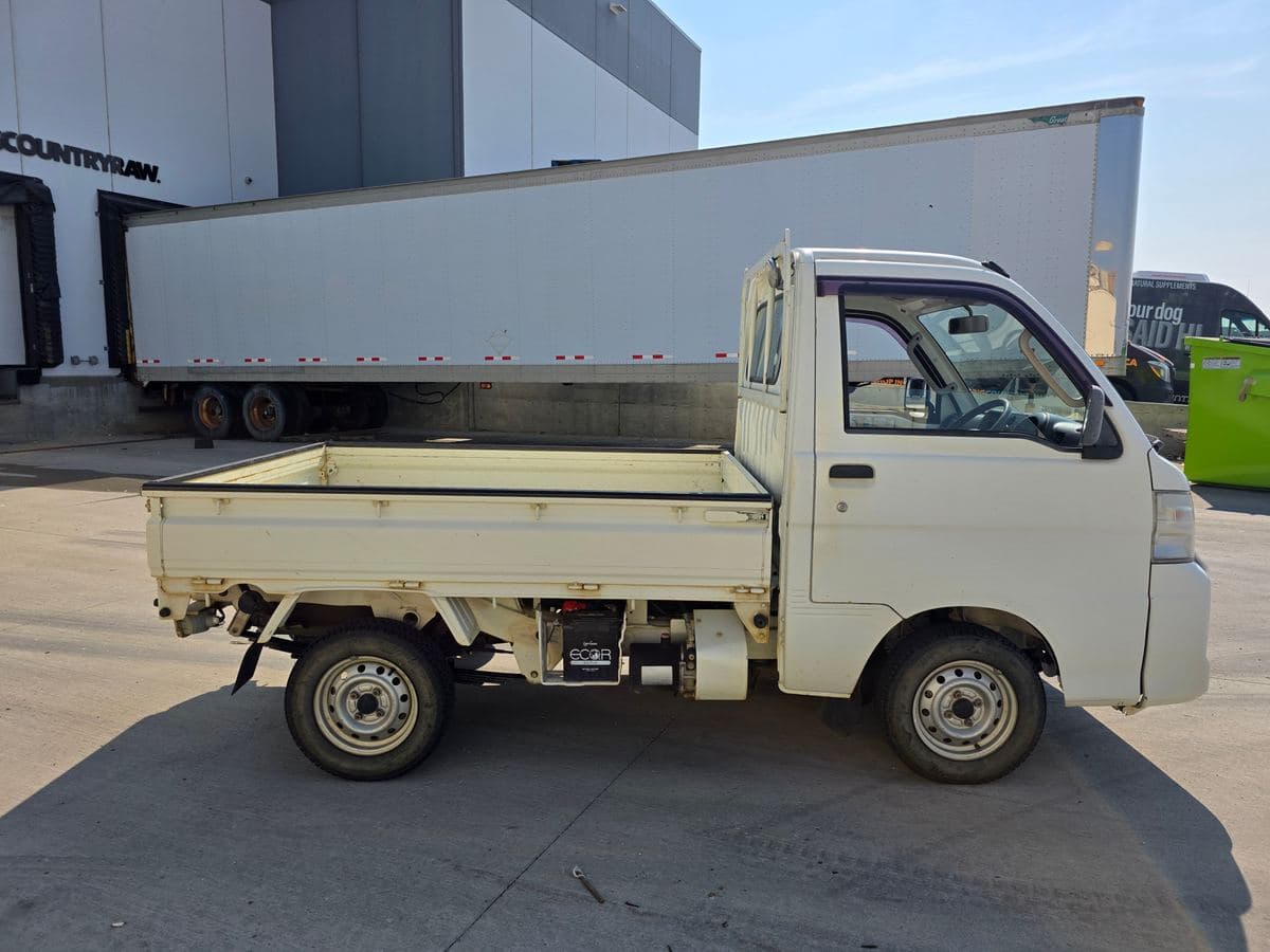 2009 Daihatsu Hijet 4WD 5-Speed Dump Bed — Low KMs thumbnail 12