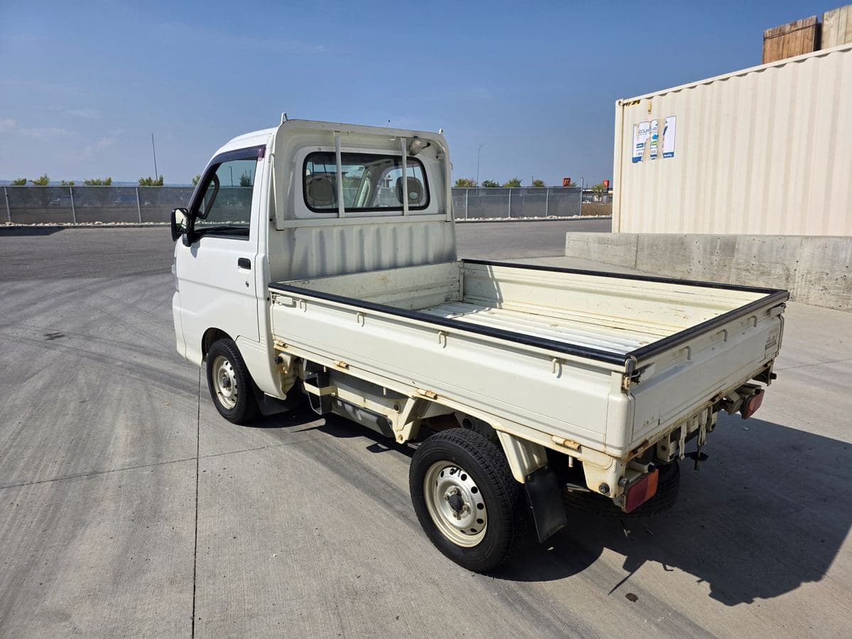 2009 Daihatsu Hijet 4WD 5-Speed Dump Bed — Low KMs thumbnail 10