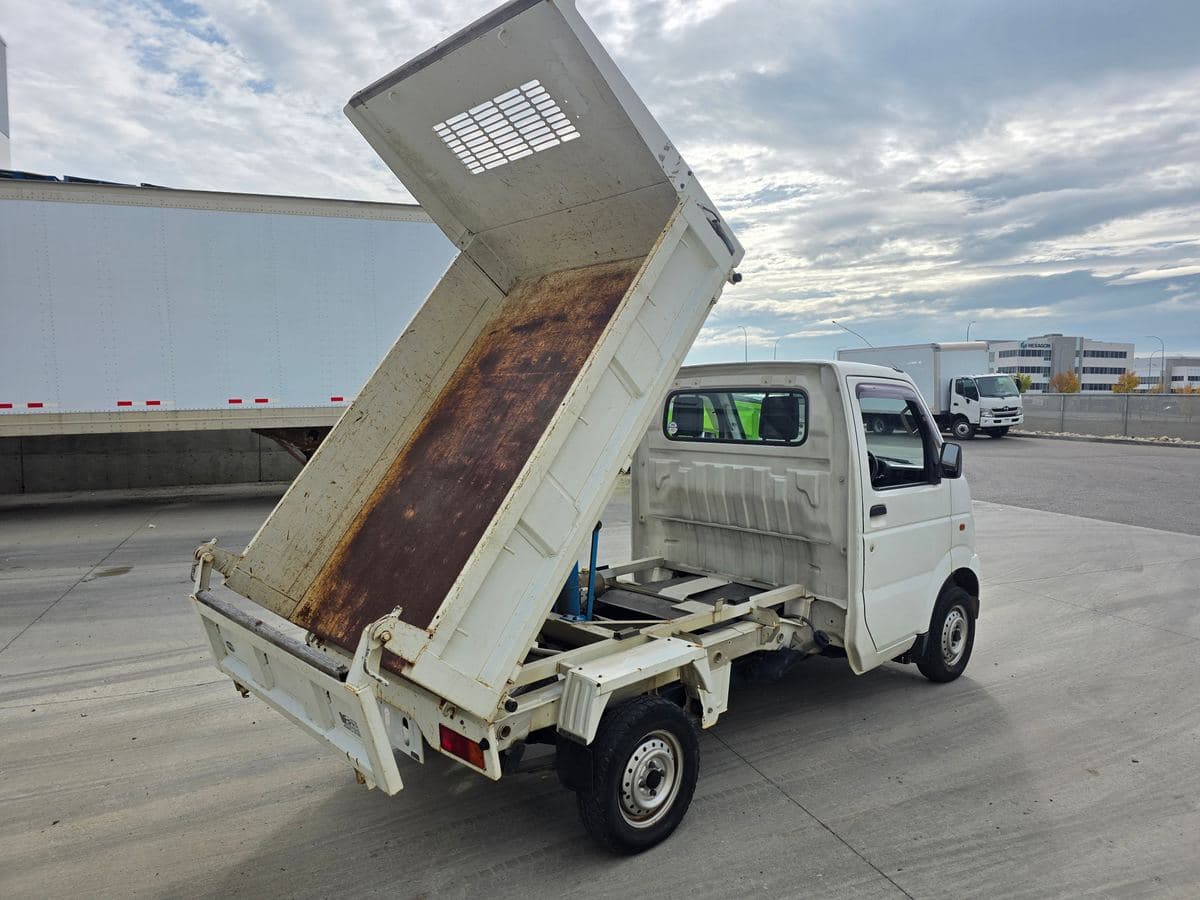 2004 Suzuki Carry 4WD 5-Speed Dump Bed thumbnail 2