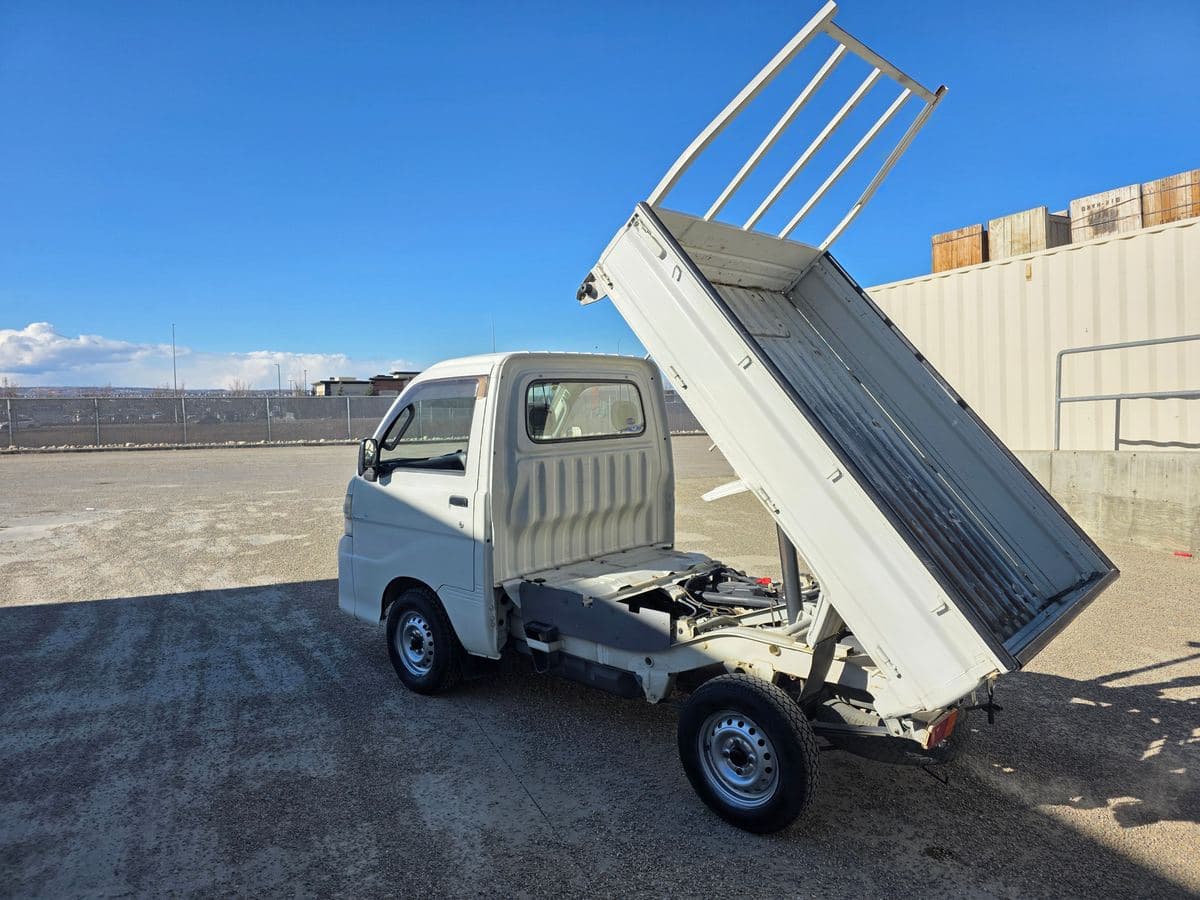 2007 Daihatsu Hijet 4WD 5-Speed Dump Bed thumbnail 4