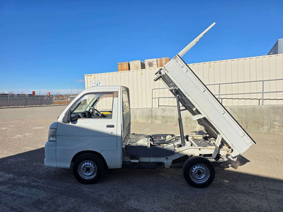 2007 Daihatsu Hijet 4WD 5-Speed Dump Bed thumbnail 5