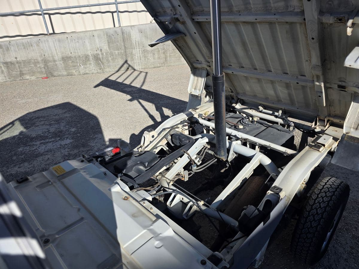 2007 Daihatsu Hijet 4WD 5-Speed Dump Bed thumbnail 8