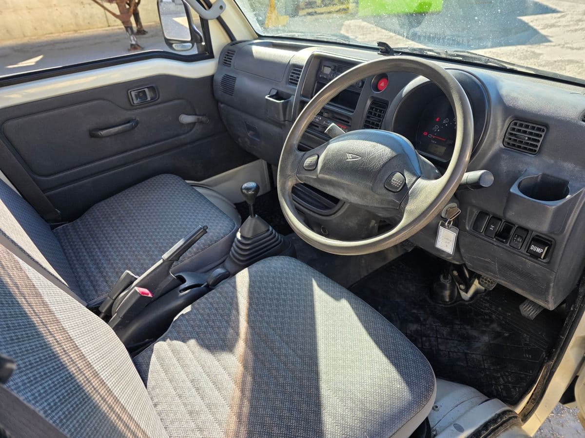 2007 Daihatsu Hijet 4WD 5-Speed Dump Bed thumbnail 10