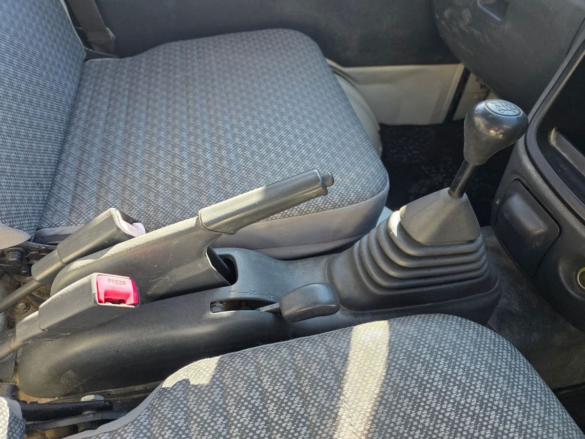 2007 Daihatsu Hijet 4WD 5-Speed Dump Bed thumbnail 13