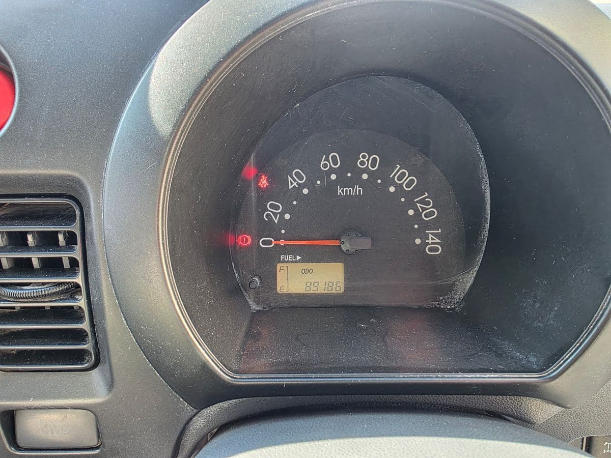 2007 Daihatsu Hijet 4WD 5-Speed Dump Bed thumbnail 9