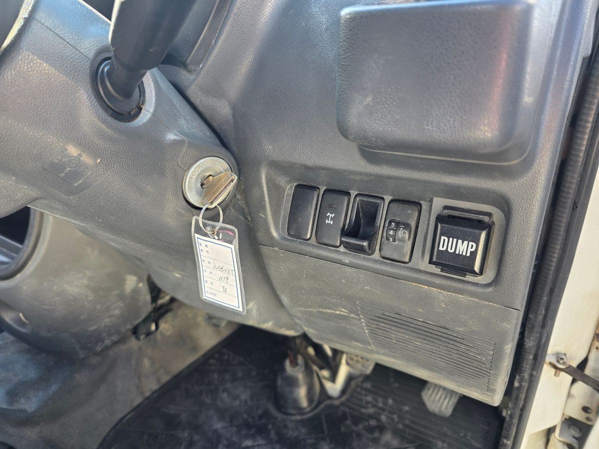 2007 Daihatsu Hijet 4WD 5-Speed Dump Bed thumbnail 16