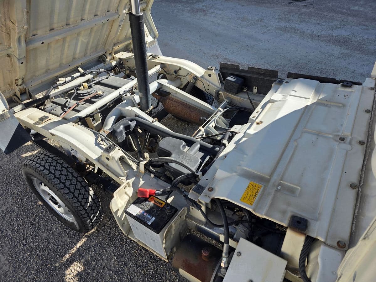 2007 Daihatsu Hijet 4WD 5-Speed Dump Bed thumbnail 7