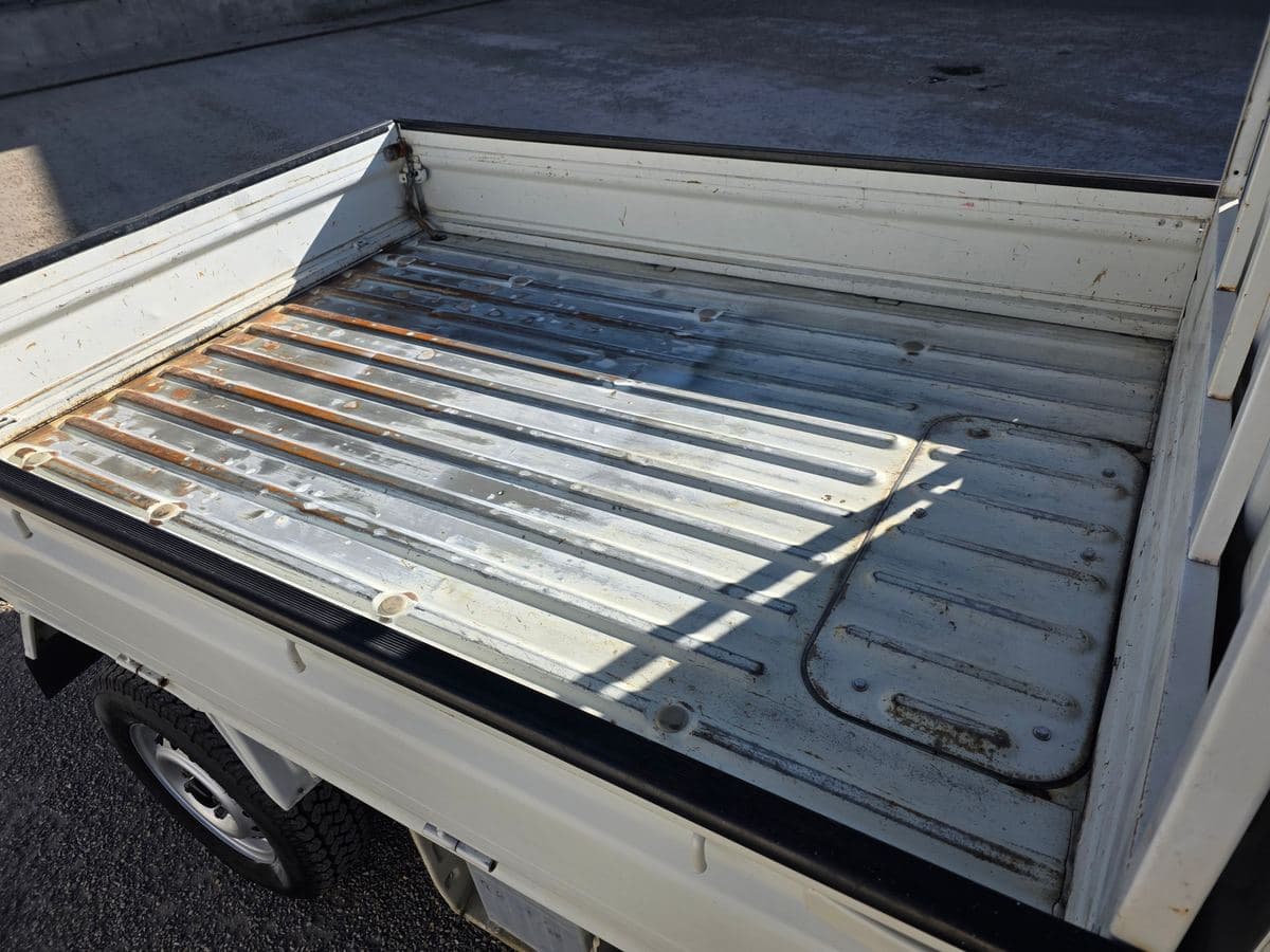 2007 Daihatsu Hijet 4WD 5-Speed Dump Bed thumbnail 17