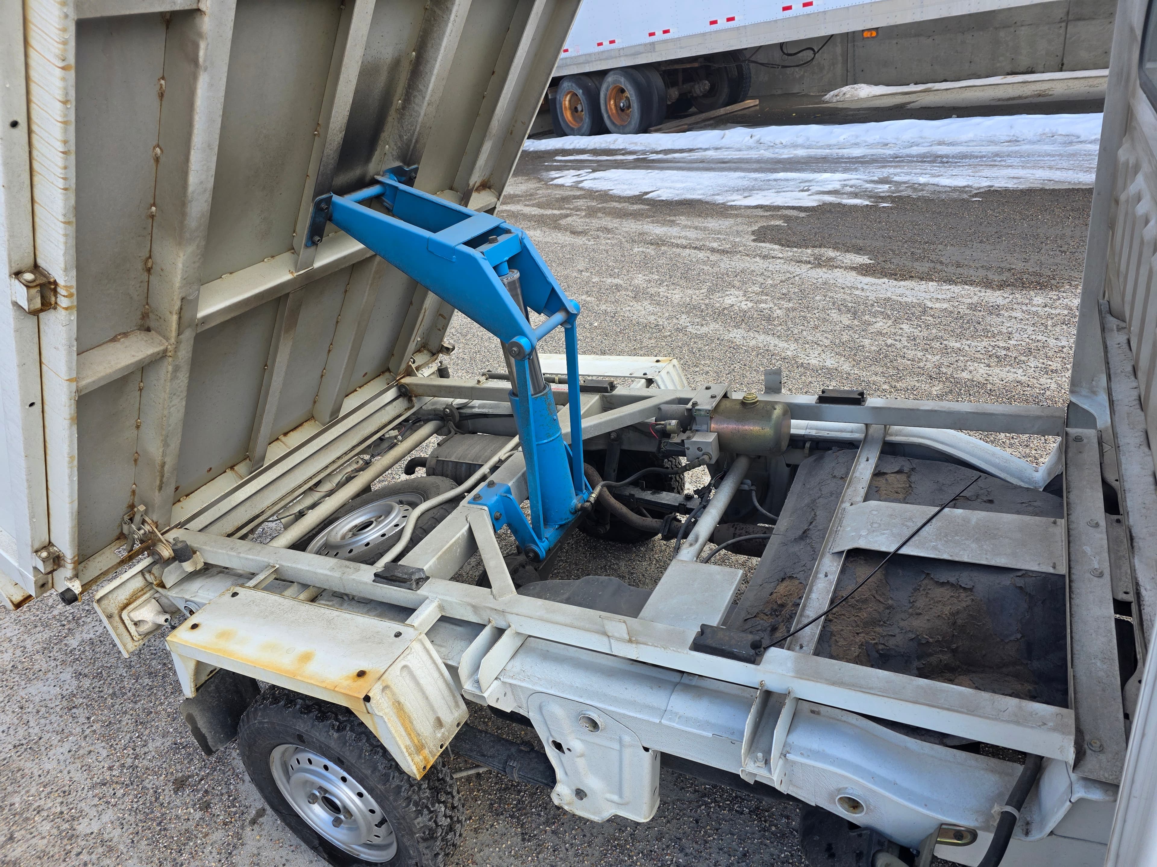 2005 Suzuki Carry Dump 4WD 5-Speed Manual — view 15