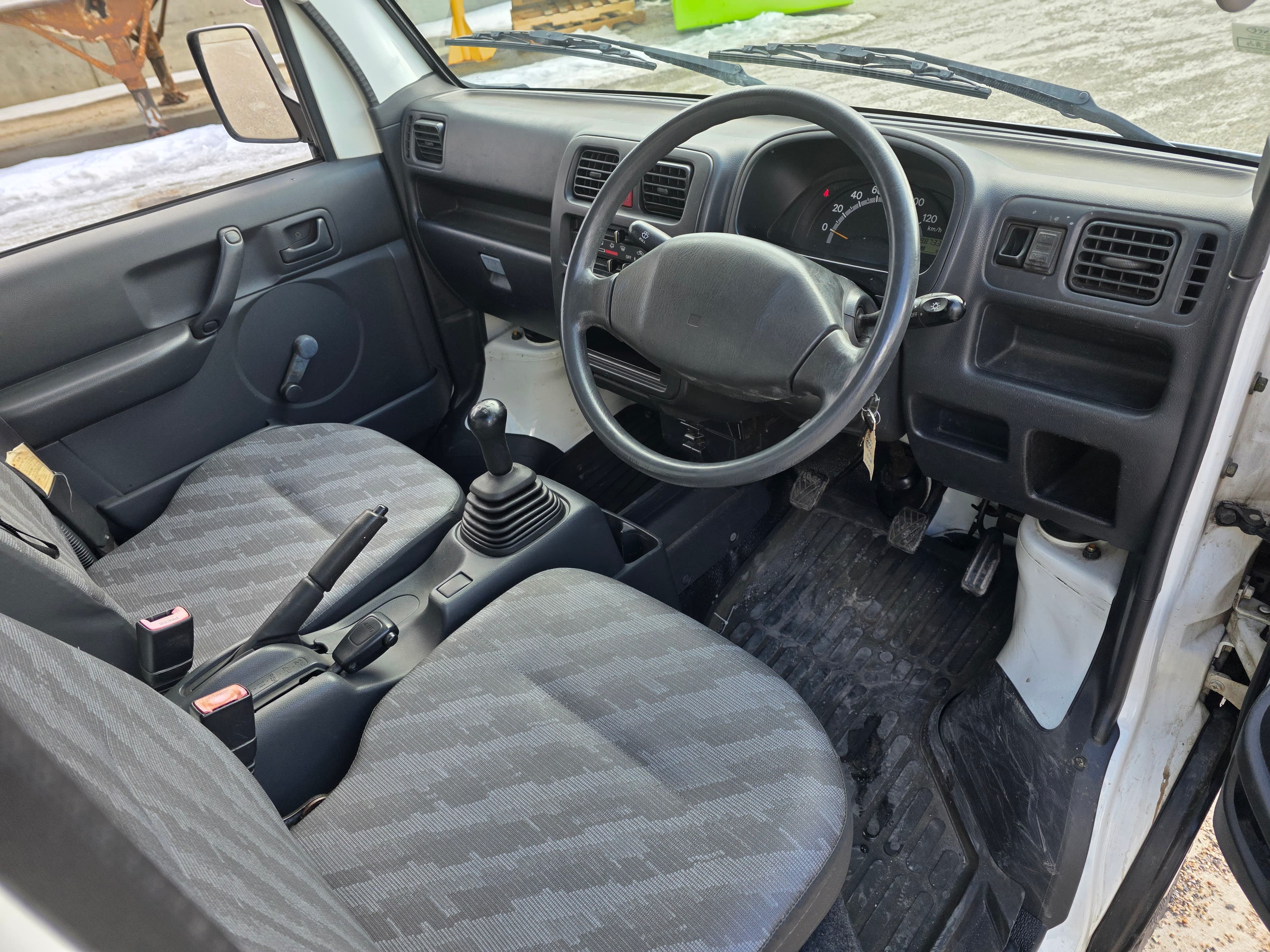 2005 Suzuki Carry Dump 4WD 5-Speed Manual — view 16
