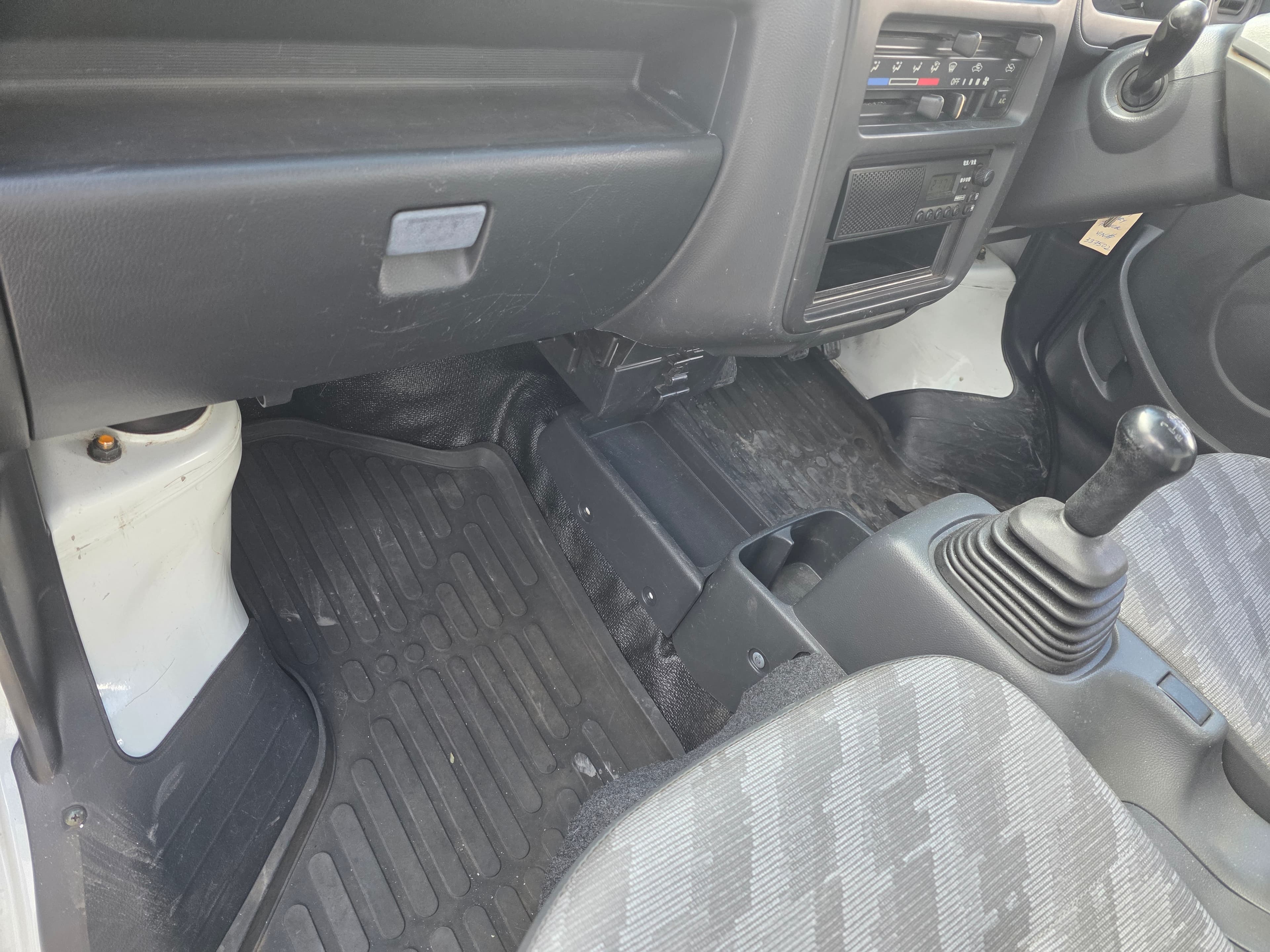 2005 Suzuki Carry Dump 4WD 5-Speed Manual — view 22