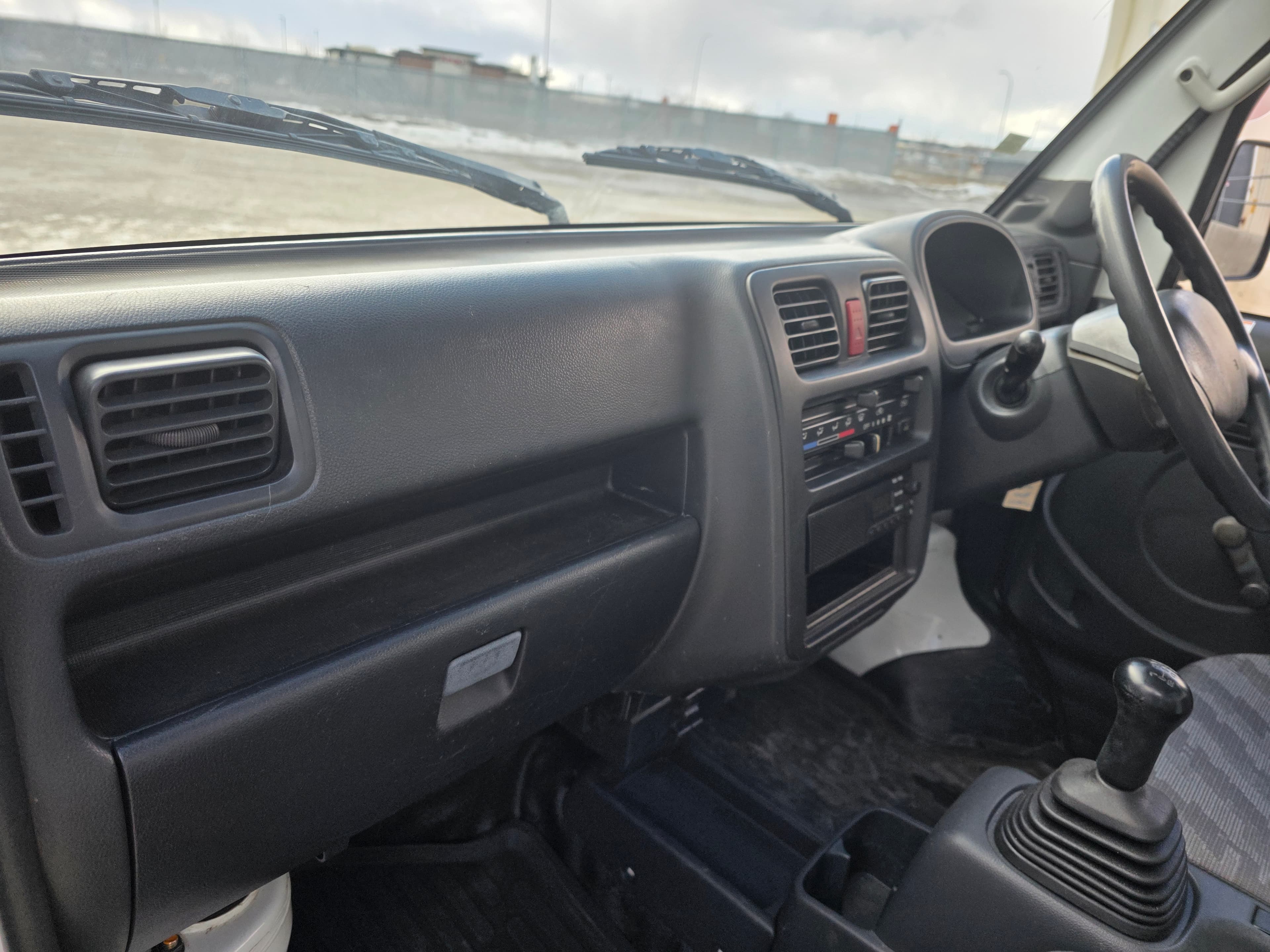 2005 Suzuki Carry Dump 4WD 5-Speed Manual — view 23