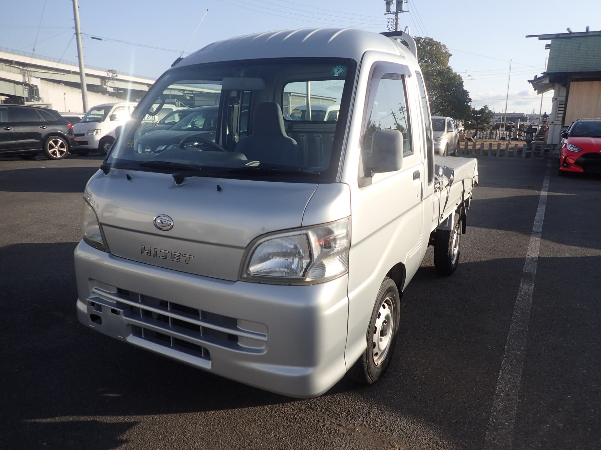 2006 Daihatsu Hijet Truck Flatbed 4WD 4-Speed Automatic kei truck for sale Calgary — photo 1 of 24