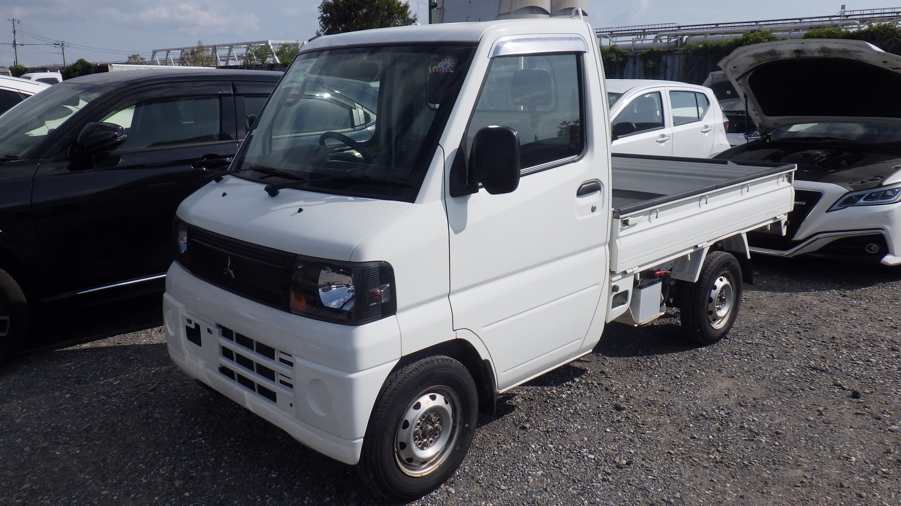 2009 Mitsubishi Mini Cab Truck Dump Bed 4WD 5-Speed Manual Under 15,000KMS! kei truck for sale Calgary — photo 1 of 14