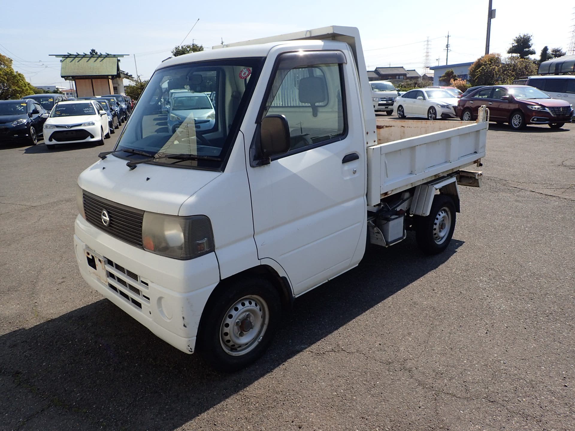 2005 Nissan Clipper Truck Dump Bed 4WD 5-Speed Manual kei truck for sale Calgary — photo 1 of 28